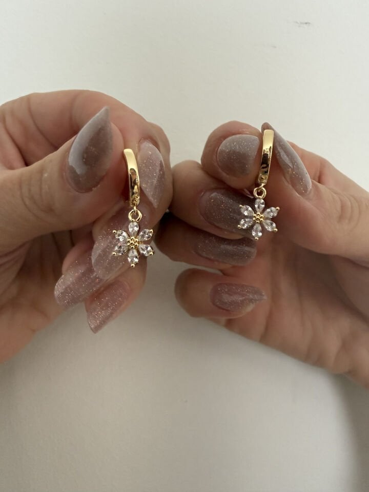 Çiçekli Zarif Küpe